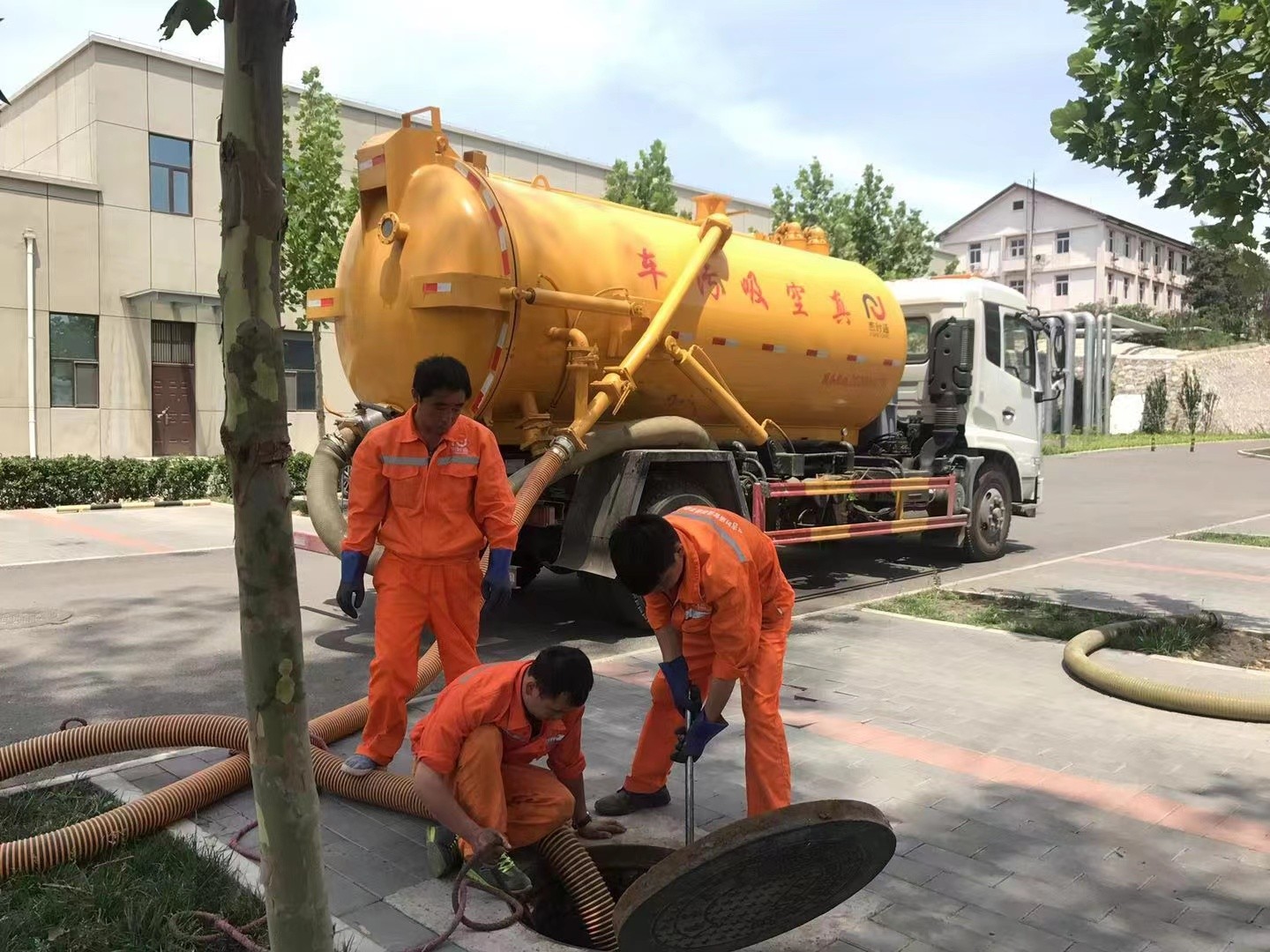 沁县化粪池清理与5-8吨吸粪车施工效率分析